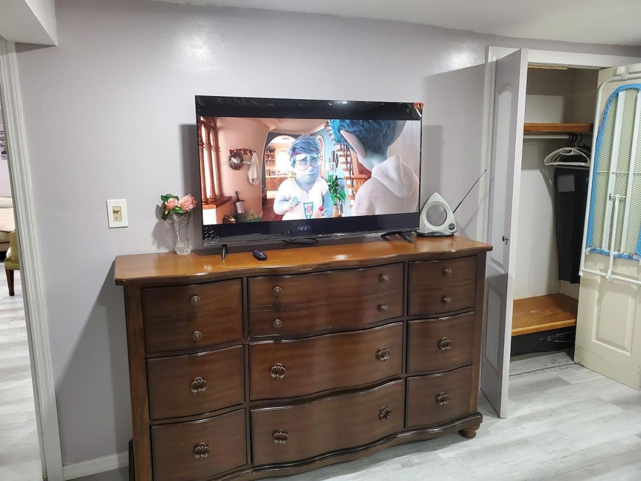 Lovely 2 Bedroom Apartment With 2 Entrance And Parking Нью-Йорк Экстерьер фото