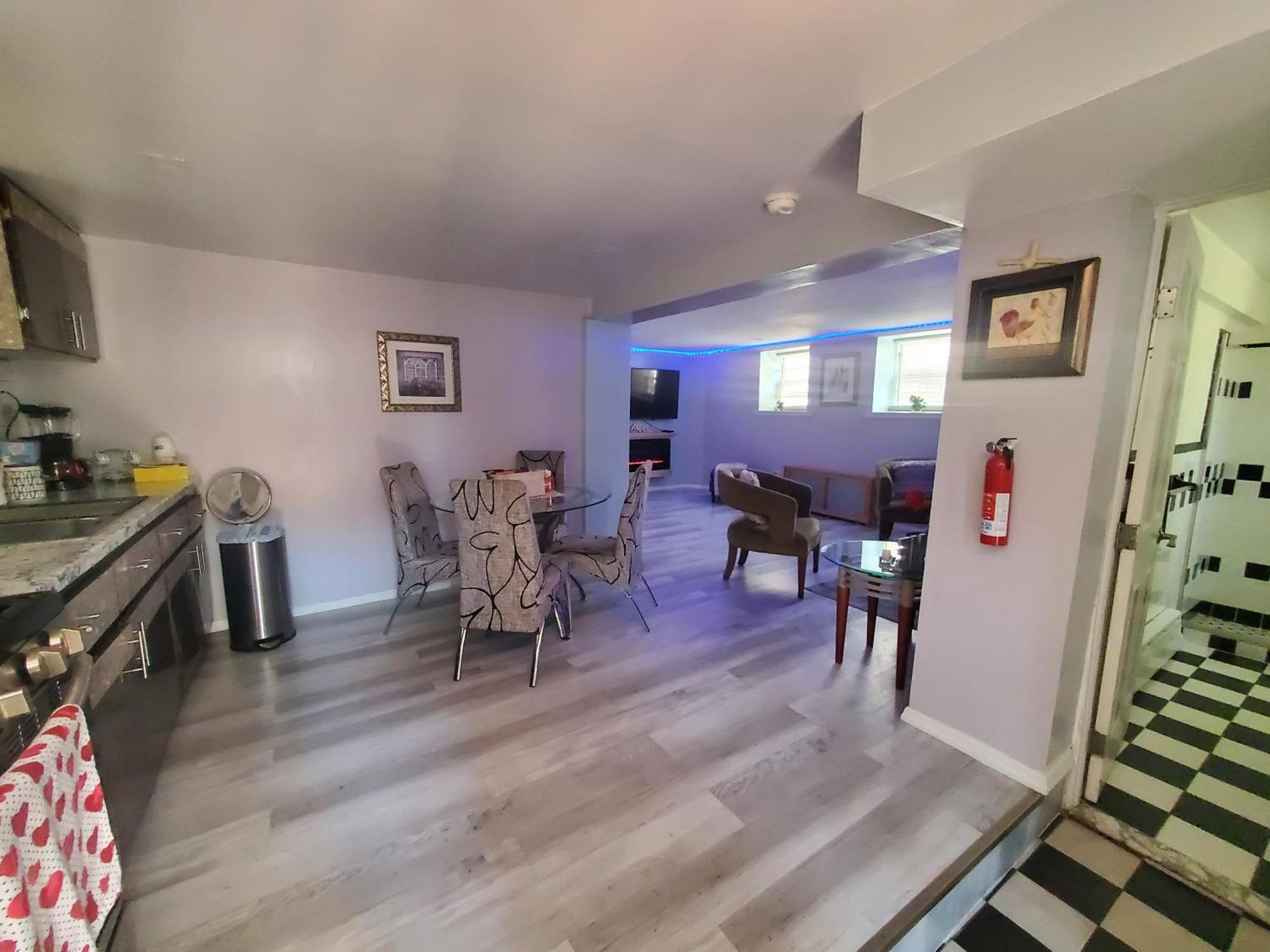 Lovely 2 Bedroom Apartment With 2 Entrance And Parking Нью-Йорк Экстерьер фото